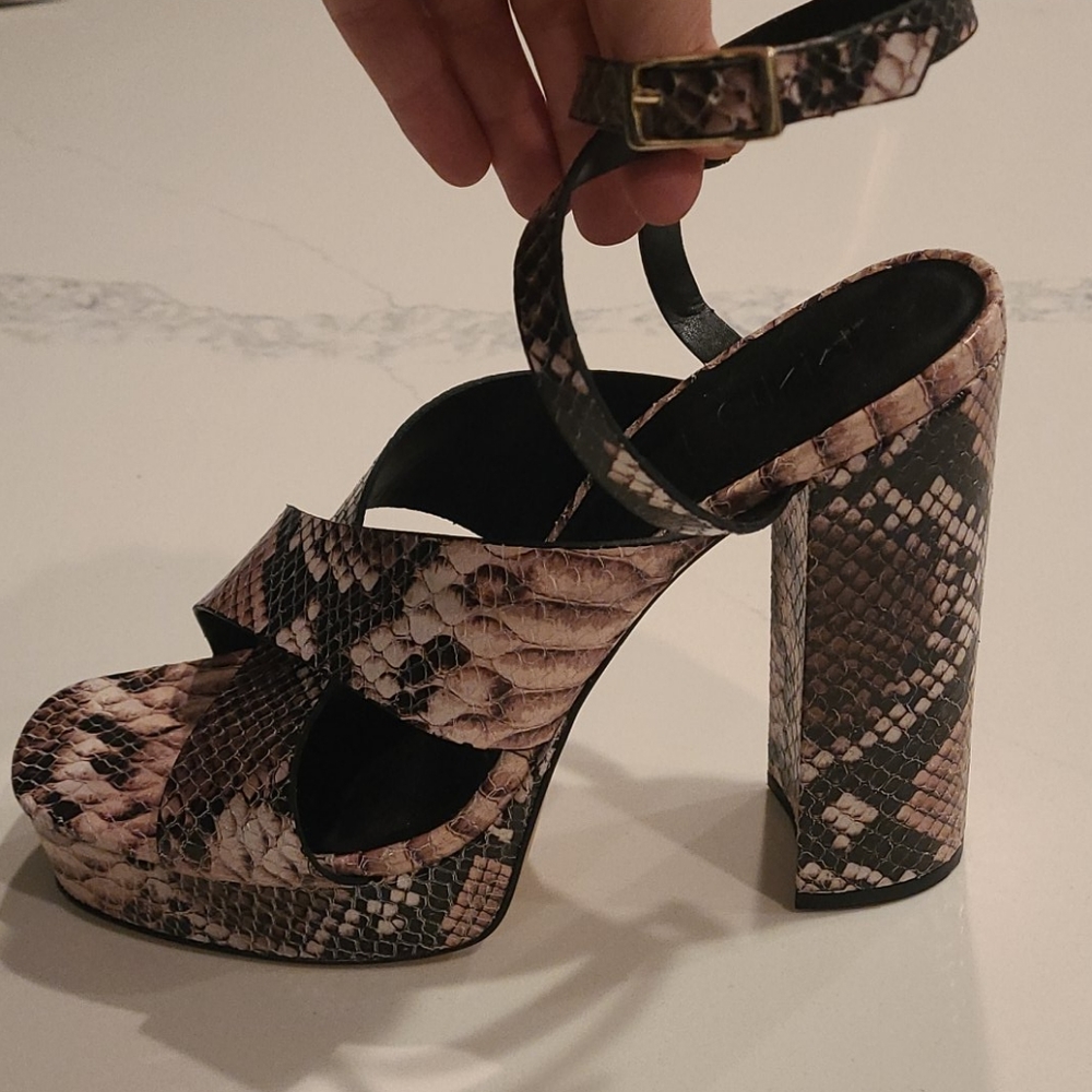 Nwot m4d3 snake skin sandals
